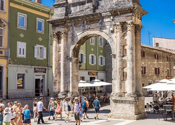 Caesars Palace - New Modern With Free Private Parking Pula