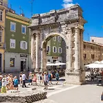 Caesars Palace - New Modern With Free Private Parking Pula